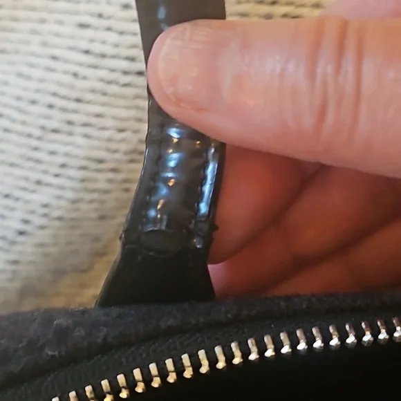 AUTHENTIC VINTAGE COACH WOOL HANDBAG WITH PATENT LEATHER HANDLE AND BOW - Picture 9 of 9